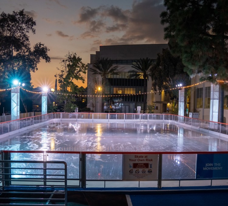 glendales-holiday-on-ice-outdoor-ice-skating-rink-closed-photo
